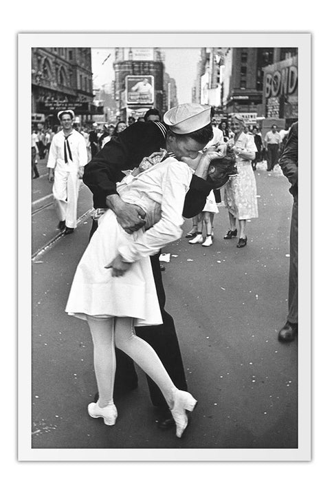 Poster V J Day in Times Square Marinheiro Beija Mulher - Fotografias - Moldura branca