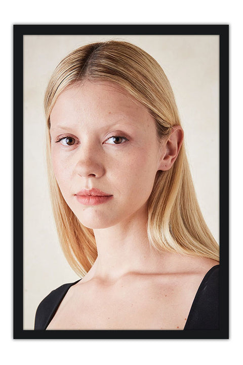 Poster Mia Goth - Atriz