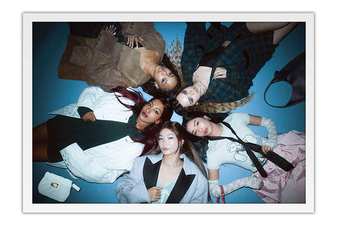 Poster KATSEYE - K-Pop - Artistas Pop - Moldura branca