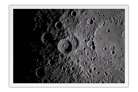 Poster Missão Artemis II - Superfície da Lua - Universo - Moldura branca